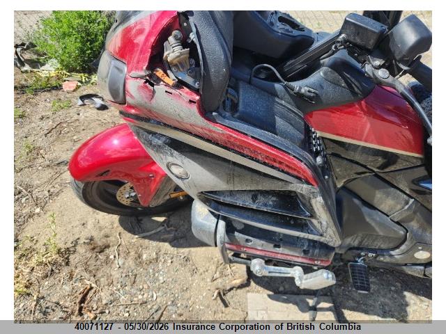 40071127 :رقم المزاد ، JH2SC68X1FK100116 vin ، 2015 Honda Gl1800 Al مزاد بيع