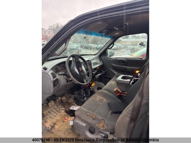 40070196 :رقم المزاد ، 2FTRX18W01CA65863 vin ، 2001 Ford F150 مزاد بيع