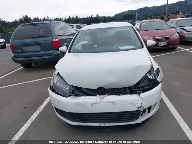2013 Volkswagen Golf მანქანა იყიდება აუქციონზე, vin: WVWCA7AJXDW101527, აუქციონის ნომერი: 40067062