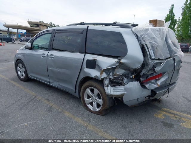 Продажа на аукционе авто 2015 Toyota Sienna Le, vin: 5TDKK3DC3FS616788, номер лота: 40071587