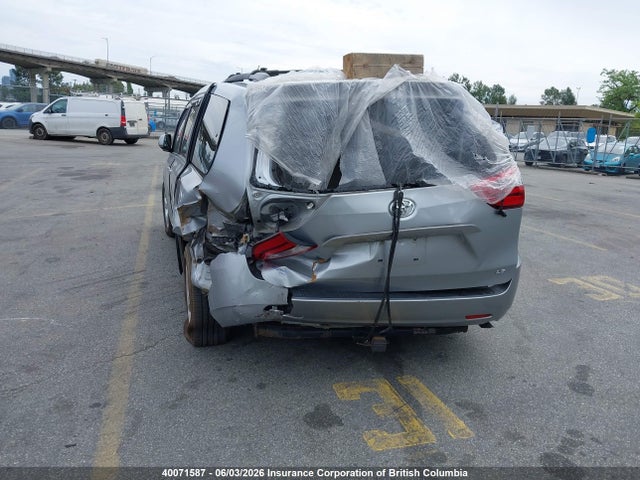 Продажа на аукционе авто 2015 Toyota Sienna Le, vin: 5TDKK3DC3FS616788, номер лота: 40071587