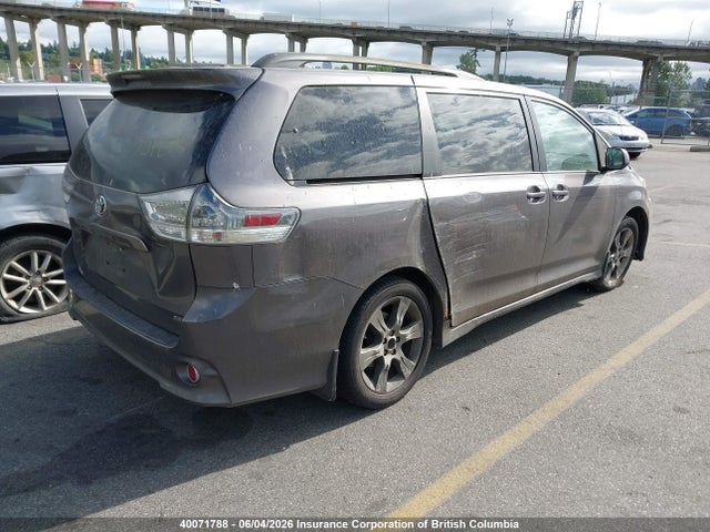 40071788 :رقم المزاد ، 5TDXK3DC0BS091446 vin ، 2011 Toyota Sienna Sport مزاد بيع