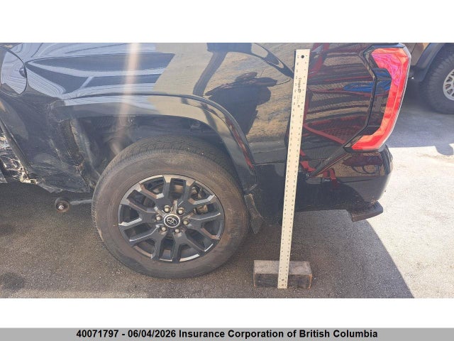 40071797 :رقم المزاد ، 5TFNA5DB8PX099261 vin ، 2023 Toyota Tundra Platinum مزاد بيع