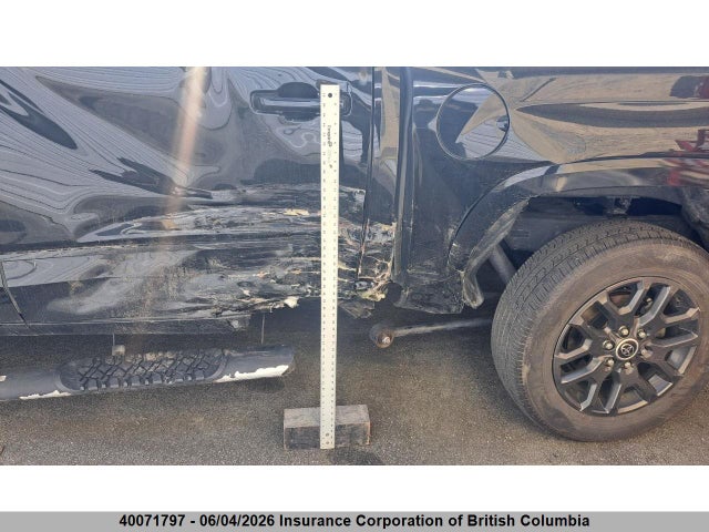 40071797 :رقم المزاد ، 5TFNA5DB8PX099261 vin ، 2023 Toyota Tundra Platinum مزاد بيع