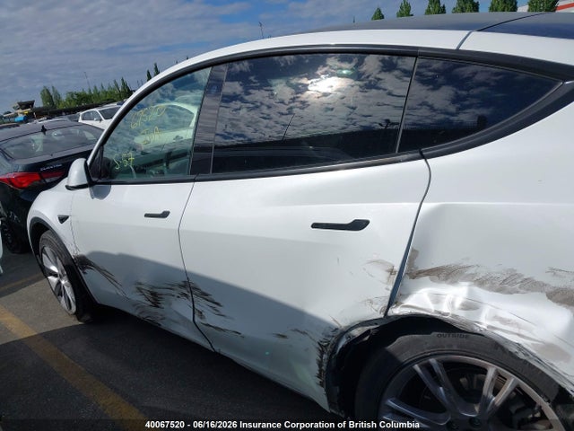 Tesla Model Y 2023 LRWYGDEE8PC161633 Image 13