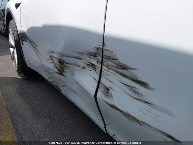 Tesla Model Y 2023 LRWYGDEE8PC161633 Image 17