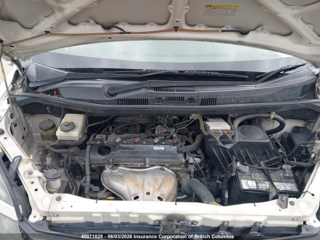40071828 :رقم المزاد ، AZR600401588 vin ، 2005 Toyota Voxy مزاد بيع