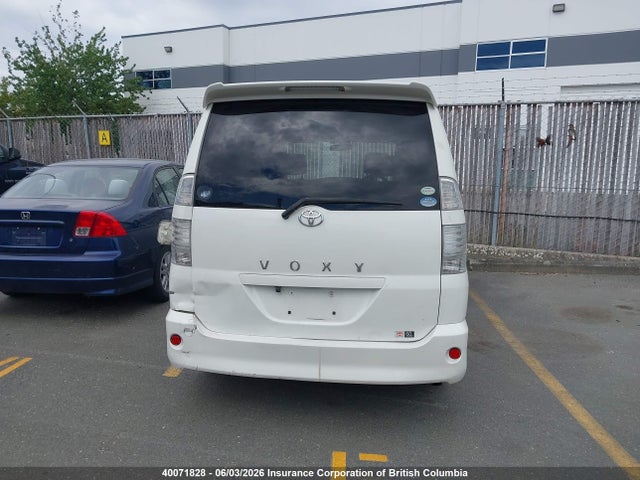 40071828 :رقم المزاد ، AZR600401588 vin ، 2005 Toyota Voxy مزاد بيع