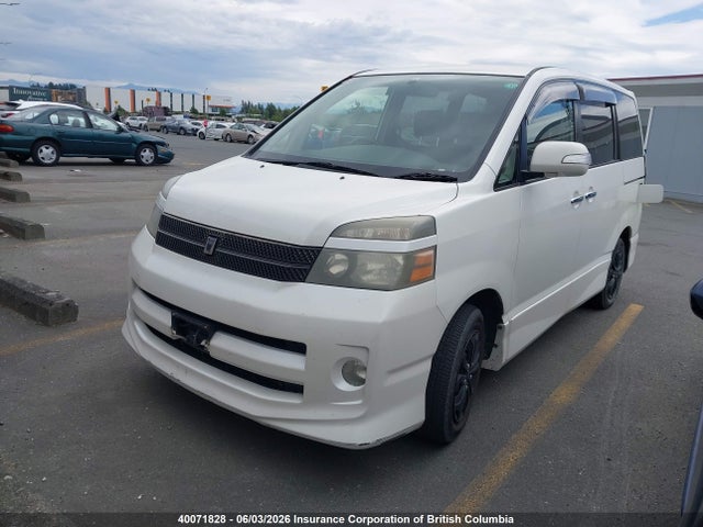 40071828 :رقم المزاد ، AZR600401588 vin ، 2005 Toyota Voxy مزاد بيع
