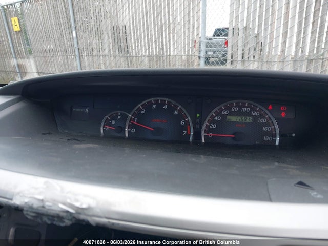 40071828 :رقم المزاد ، AZR600401588 vin ، 2005 Toyota Voxy مزاد بيع