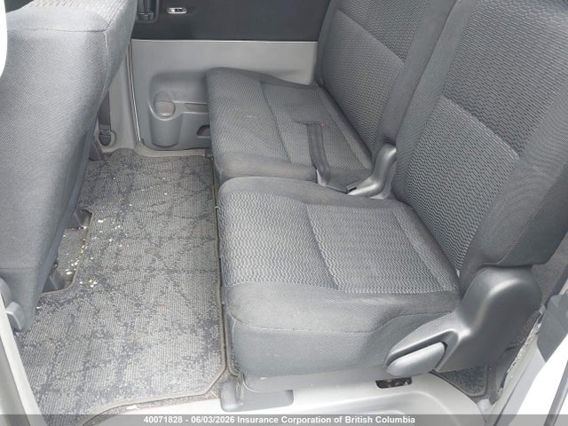40071828 :رقم المزاد ، AZR600401588 vin ، 2005 Toyota Voxy مزاد بيع