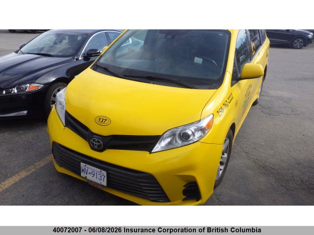 40072007 :رقم المزاد ، 5TDZZ3DC2JS903171 vin ، 2018 Toyota Sienna L مزاد بيع