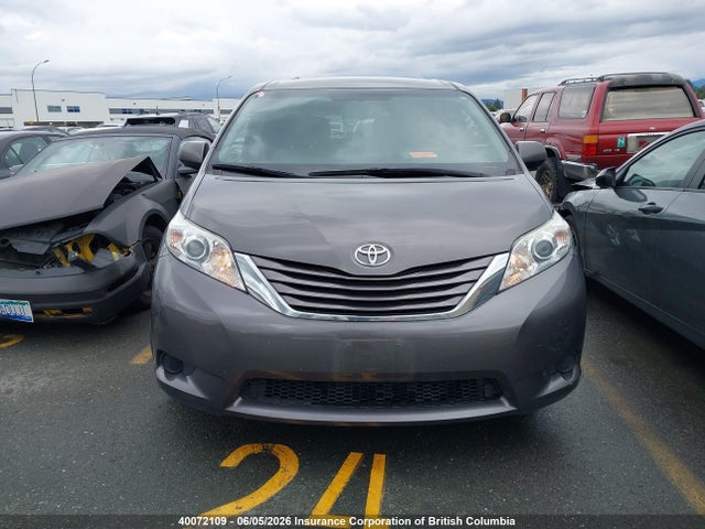 2017 Toyota Sienna Le მანქანა იყიდება აუქციონზე, vin: 5TDKZ3DC1HS785173, აუქციონის ნომერი: 40072109