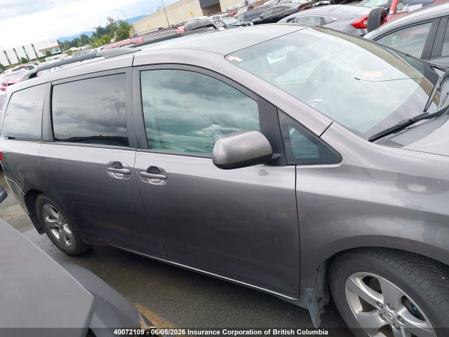 2017 Toyota Sienna Le მანქანა იყიდება აუქციონზე, vin: 5TDKZ3DC1HS785173, აუქციონის ნომერი: 40072109