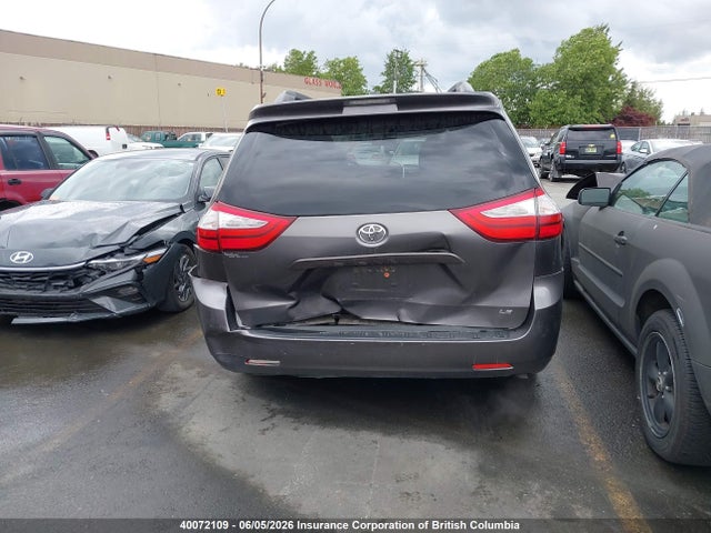 2017 Toyota Sienna Le მანქანა იყიდება აუქციონზე, vin: 5TDKZ3DC1HS785173, აუქციონის ნომერი: 40072109