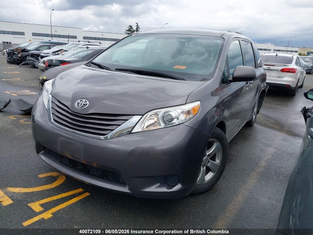 2017 Toyota Sienna Le მანქანა იყიდება აუქციონზე, vin: 5TDKZ3DC1HS785173, აუქციონის ნომერი: 40072109