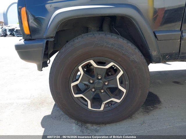 Auction sale of the 1998 Jeep Cherokee Sport, vin: 1J4FJ67S4WL123612, lot number: 40072124