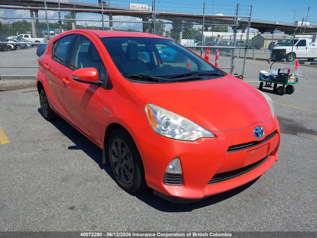 2013 Toyota Prius მანქანა იყიდება აუქციონზე, vin: JTDKDTB32D1038173, აუქციონის ნომერი: 40072290