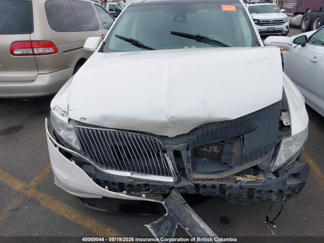 Lincoln MKT 2014 2LMHJ5AT2EBL50127 Image 13