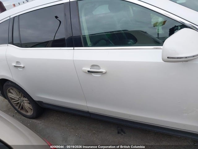Lincoln MKT 2014 2LMHJ5AT2EBL50127 Image 14