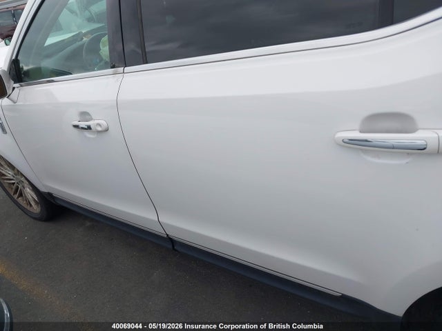 Lincoln MKT 2014 2LMHJ5AT2EBL50127 Image 15