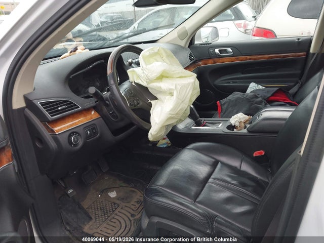 Lincoln MKT 2014 2LMHJ5AT2EBL50127 Image 5