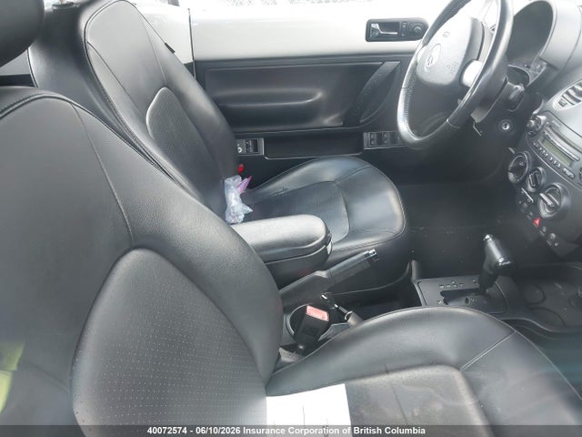 Продажа на аукционе авто 2010 Volkswagen New Beetle 2.5l Comfortline, vin: 3VWRW2AL5AM001571, номер лота: 40072574