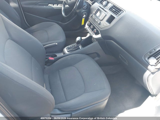 40070204 :رقم المزاد ، KNADN5A30F6520436 vin ، 2015 Kia Rio Ex/sx مزاد بيع