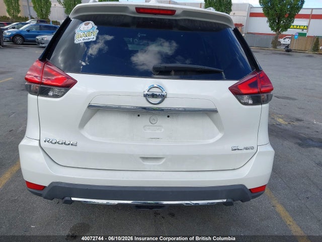 40072744 :رقم المزاد ، 5N1AT2MV5HC758175 vin ، 2017 Nissan Rogue مزاد بيع