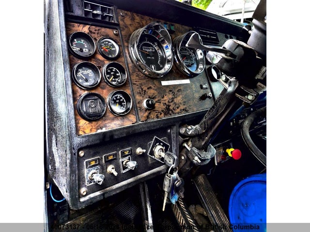 Продажа на аукционе авто 1999 Kenworth Construction T800, vin: 1XKDD60X1XR953509, номер лота: 40073137