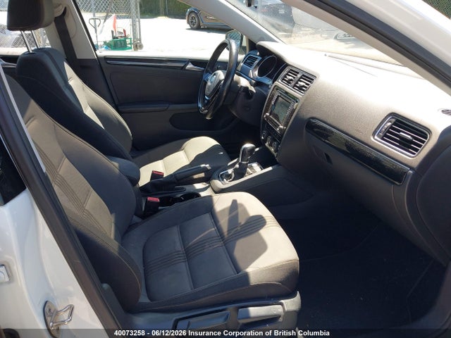 40073258 :رقم المزاد ، 3VWDB7AJ2HM303833 vin ، 2017 Volkswagen Jetta مزاد بيع