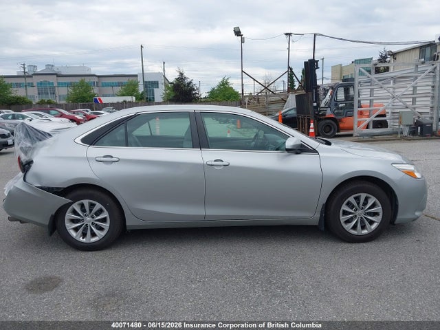 40071480 :رقم المزاد ، 4T1BF1FK2GU138269 vin ، 2016 Toyota Camry Le/xle/se/xse مزاد بيع