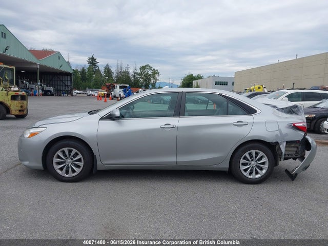 40071480 :رقم المزاد ، 4T1BF1FK2GU138269 vin ، 2016 Toyota Camry Le/xle/se/xse مزاد بيع