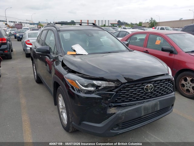 40067159 :رقم المزاد ، 7MUBAABG9NV040982 vin ، 2022 Toyota Corolla Cross Le مزاد بيع