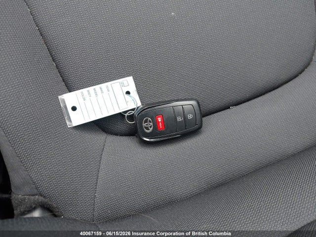 40067159 :رقم المزاد ، 7MUBAABG9NV040982 vin ، 2022 Toyota Corolla Cross Le مزاد بيع