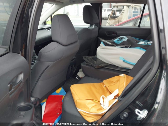 40067159 :رقم المزاد ، 7MUBAABG9NV040982 vin ، 2022 Toyota Corolla Cross Le مزاد بيع