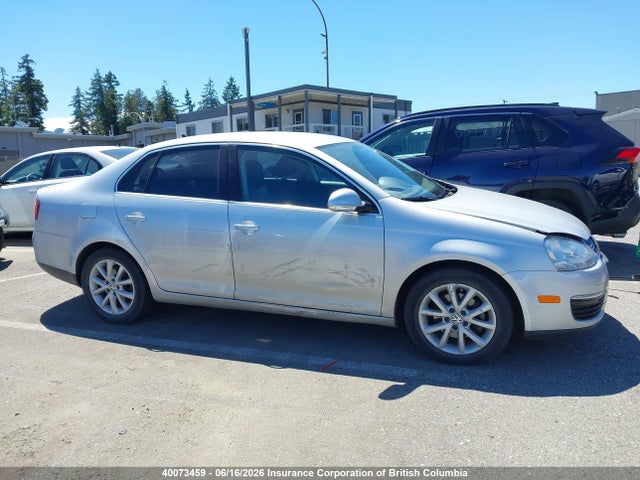 40073459 :رقم المزاد ، 3VWJL7AJ8AM090831 vin ، 2010 Volkswagen Jetta مزاد بيع