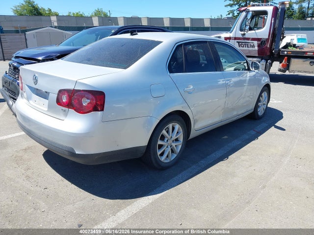40073459 :رقم المزاد ، 3VWJL7AJ8AM090831 vin ، 2010 Volkswagen Jetta مزاد بيع