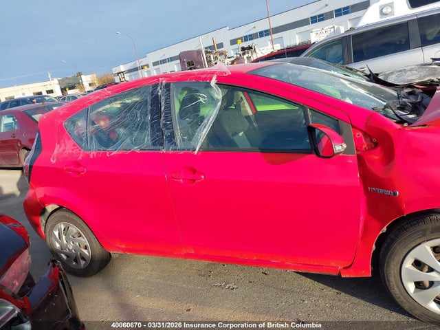 40060670 :رقم المزاد ، JTDKDTB31F1097945 vin ، 2015 Toyota Prius C مزاد بيع