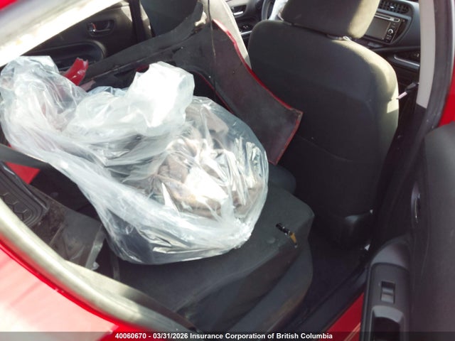 Toyota PRIUS C 2015 JTDKDTB31F1097945 Image 8