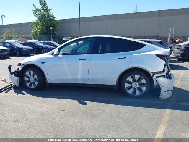 Tesla Model Y 2022 7SAYGAEE9NF550401 Image 15