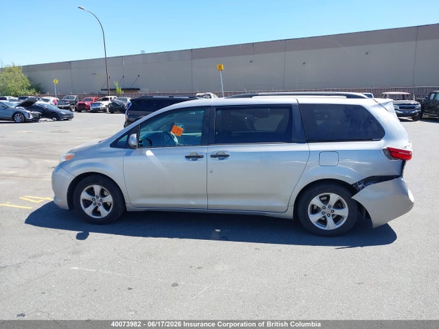 5TDZZ3DC6HS794532 Toyota Sienna