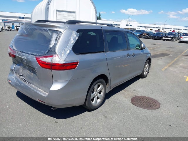 5TDZZ3DC6HS794532 Toyota Sienna