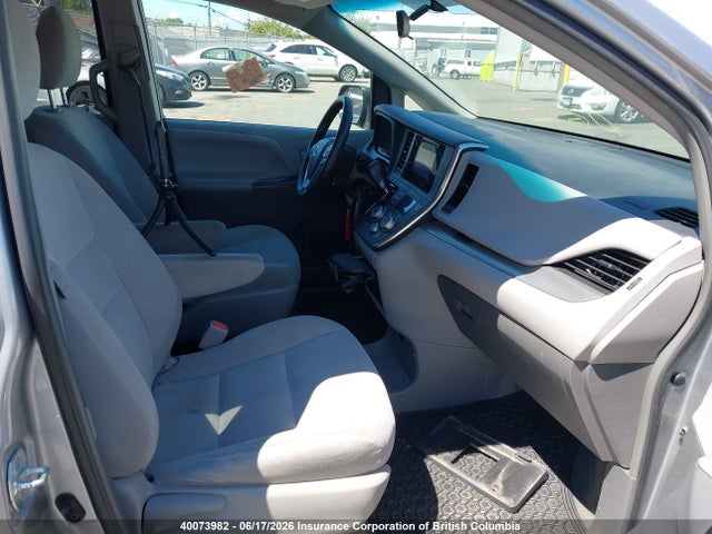 5TDZZ3DC6HS794532 Toyota Sienna