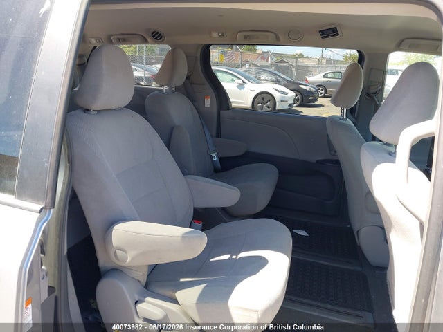 5TDZZ3DC6HS794532 Toyota Sienna