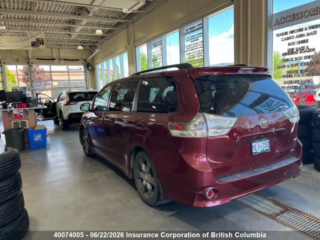 2015 Toyota Sienna Sport მანქანა იყიდება აუქციონზე, vin: 5TDXK3DC2FS585202, აუქციონის ნომერი: 40074005