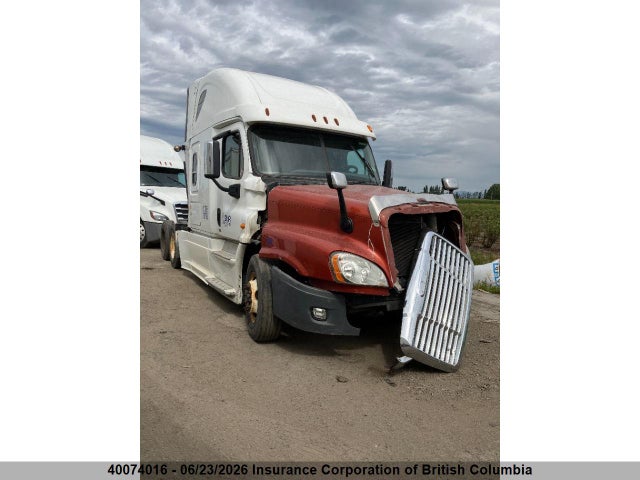 Freightliner Cascadia 125 2015 3AKJGLDV9FSGD9102 Image 2