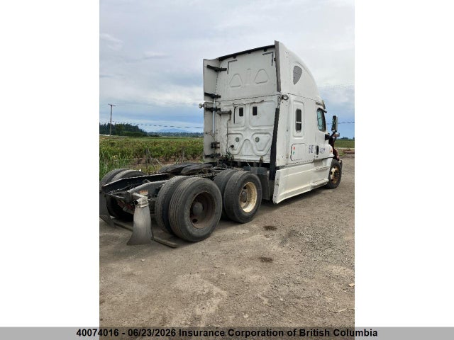 Freightliner Cascadia 125 2015 3AKJGLDV9FSGD9102 Image 4
