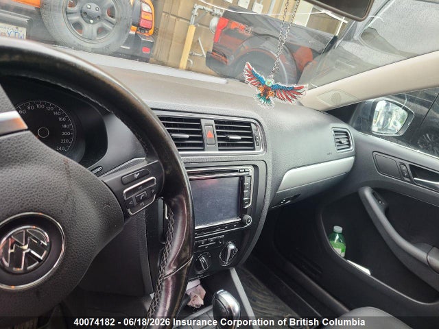 40074182 :رقم المزاد ، 3VWLL7AJ6BM067588 vin ، 2011 Volkswagen Jetta مزاد بيع