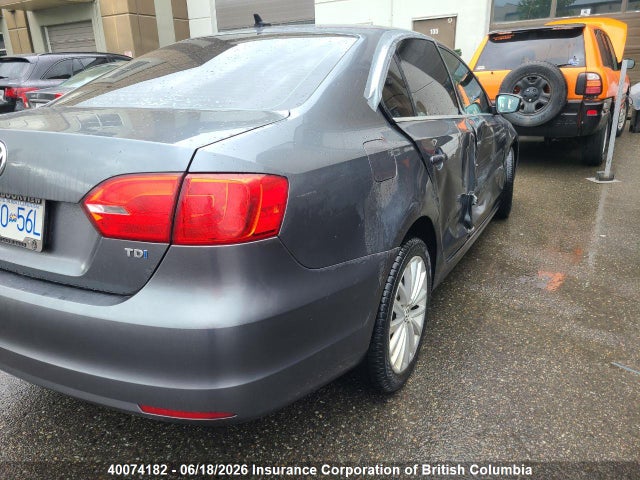 40074182 :رقم المزاد ، 3VWLL7AJ6BM067588 vin ، 2011 Volkswagen Jetta مزاد بيع